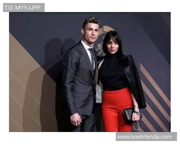 盛世容颜下的足球明星们风采与成就全解析 盛世容颜下的足球明星们风采与成就全解析