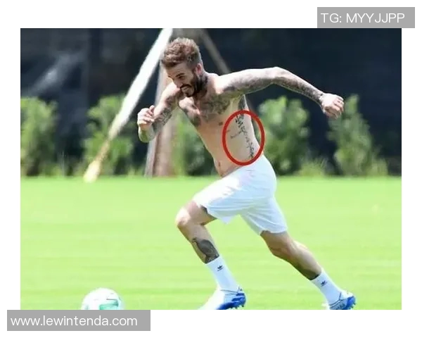 身上布满纹身的足球明星们展现个性与激情的独特魅力