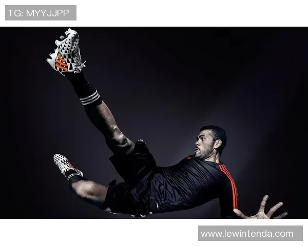 当代足球明星男士高清图片集锦展现魅力与风采