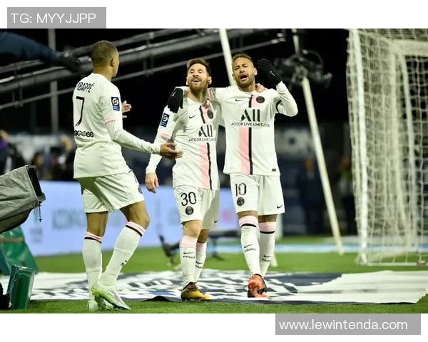 内马尔的篮球与足球双重身份揭秘及其在体育界的影响力分析