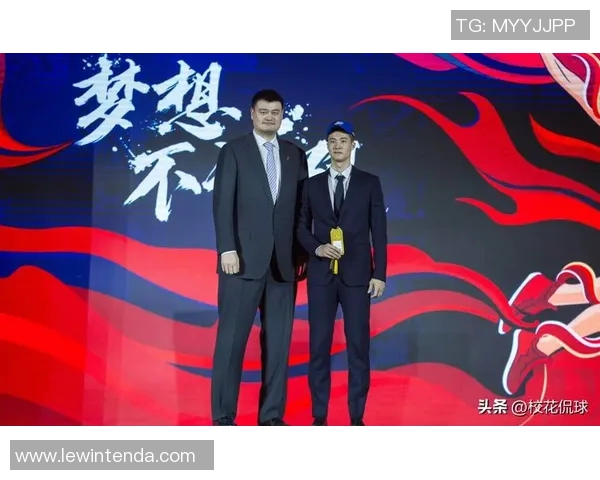 车模与篮球明星的精彩碰撞展现运动与时尚的完美融合 车模与篮球明星的精彩碰撞展现运动与时尚的完美融合